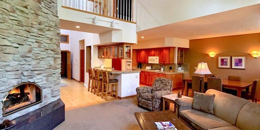 TH# 18 - J-- 10% Deeded Ownership (5 Weeks) in this large beautifully decorated and furnished townhome. StoneRidge has a clubhouse with a pool, workout room, Jacuzzi/hot tub, steam room and sauna. Tennis courts and bikes available. A professional management team is onsite to assist with any needs owners may have. This home is a rental option home and you can exchange weeks through RCI. Very Nice.