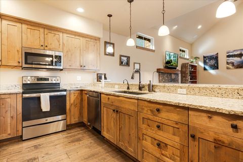 Tiny photo for 714 S Wrangler Court, Sisters, OR 97759 (MLS # 220215699)