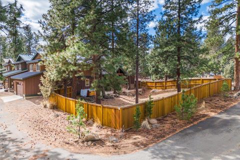 Tiny photo for 714 S Wrangler Court, Sisters, OR 97759 (MLS # 220215699)