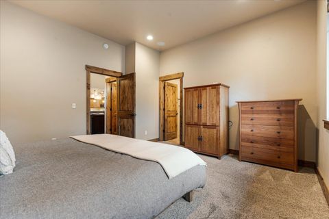 Tiny photo for 714 S Wrangler Court, Sisters, OR 97759 (MLS # 220215699)