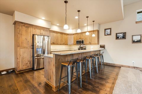 Tiny photo for 714 S Wrangler Court, Sisters, OR 97759 (MLS # 220215699)