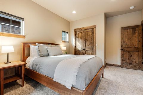 Tiny photo for 714 S Wrangler Court, Sisters, OR 97759 (MLS # 220215699)