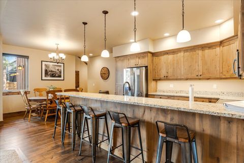 Tiny photo for 714 S Wrangler Court, Sisters, OR 97759 (MLS # 220215699)