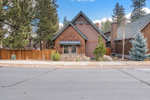 Tiny photo for 714 S Wrangler Court, Sisters, OR 97759 (MLS # 220215699)