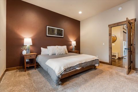 Tiny photo for 714 S Wrangler Court, Sisters, OR 97759 (MLS # 220215699)