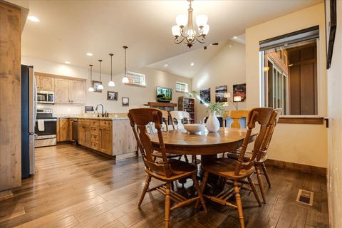 Tiny photo for 714 S Wrangler Court, Sisters, OR 97759 (MLS # 220215699)