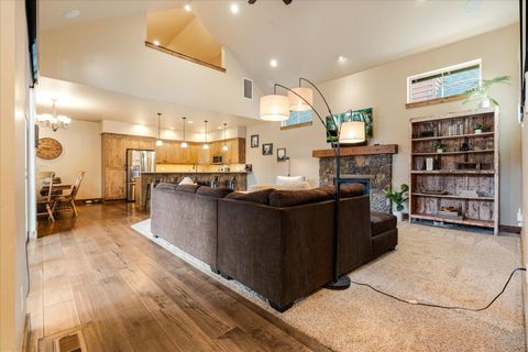 Tiny photo for 714 S Wrangler Court, Sisters, OR 97759 (MLS # 220215699)