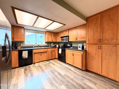 Tiny photo for 1002 Angler Lane, Grants Pass, OR 97527 (MLS # 220224195)