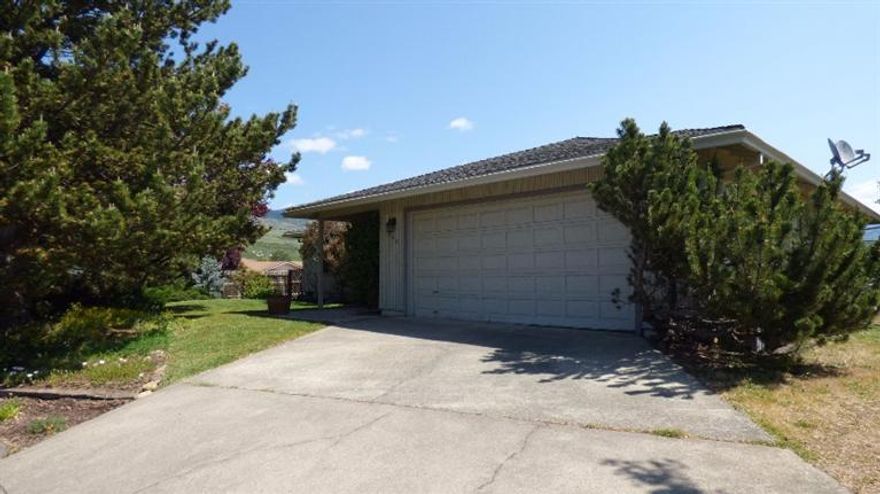 Single level Ashland home in quiet neighborhood on .29 acre corner lot, with easy care landscaping, conveniently located near Helman Elementary, Bear Creek Greenway bike path and dog park. This home features 3 bed, 2 bths,1546 sqft, 2-car garage and RV parking. Nice floor plan, beautiful views from living room, family room and master bedroom. Family room off kitchen with sliding glass doors opens to deck and spacious private backyard. Good size bedrooms, walk-in closet in master bedroom, laundry room, lots of storage space in garage can be accessed with pull down stairs. New gas heating system installed in 2013. Recent upgrade of sprinkler system. Make it yours!