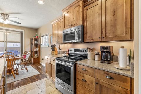 Tiny photo for 5008 Amberview Lane, Klamath Falls, OR 97603 (MLS # 220213690)