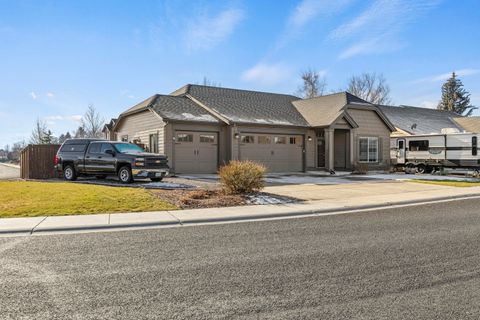 Tiny photo for 5008 Amberview Lane, Klamath Falls, OR 97603 (MLS # 220213690)