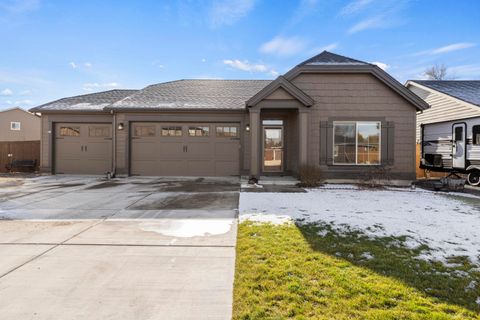 Photo of 5008 Amberview Lane, Klamath Falls, OR 97603 (MLS # 220213690)