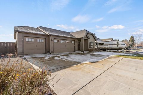 Tiny photo for 5008 Amberview Lane, Klamath Falls, OR 97603 (MLS # 220213690)