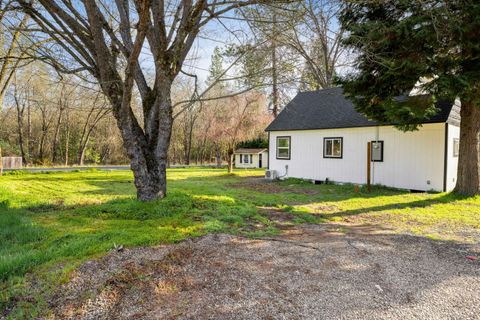 Tiny photo for 3237 De Woody Lane, Grants Pass, OR 97527 (MLS # 220217147)