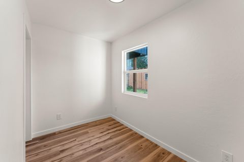 Tiny photo for 3237 De Woody Lane, Grants Pass, OR 97527 (MLS # 220217147)