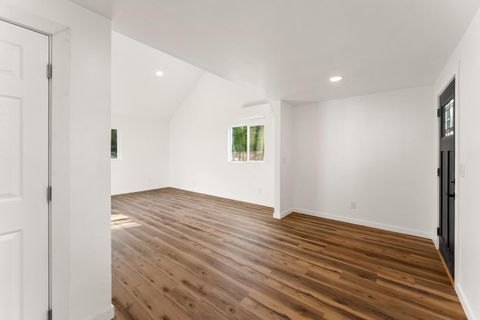 Tiny photo for 3237 De Woody Lane, Grants Pass, OR 97527 (MLS # 220217147)