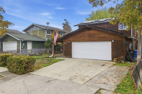 Tiny photo for 650 Sarah Lane, Eagle Point, OR 97524 (MLS # 220212003)