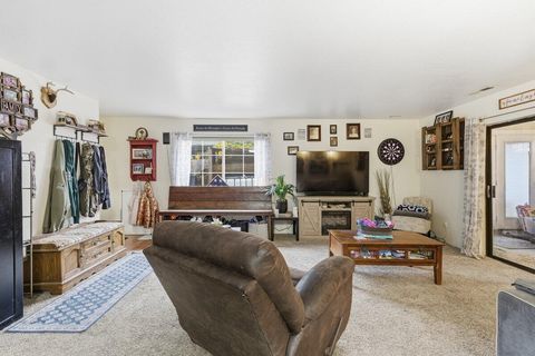 Tiny photo for 650 Sarah Lane, Eagle Point, OR 97524 (MLS # 220212003)