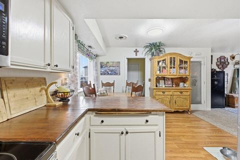 Tiny photo for 650 Sarah Lane, Eagle Point, OR 97524 (MLS # 220212003)