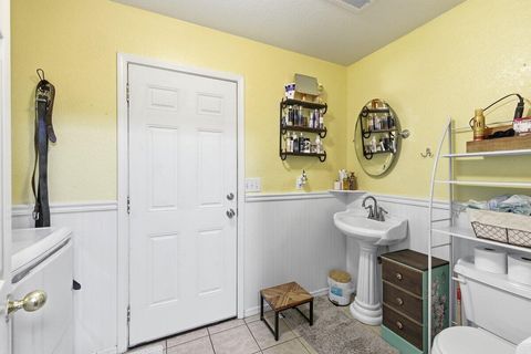 Tiny photo for 650 Sarah Lane, Eagle Point, OR 97524 (MLS # 220212003)