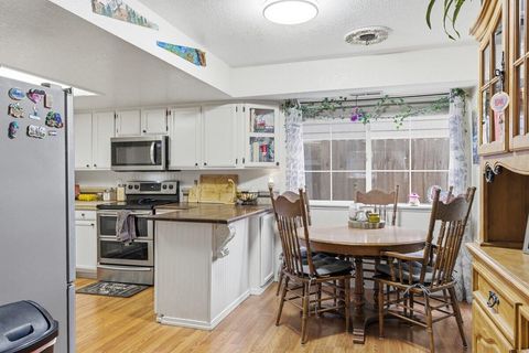 Tiny photo for 650 Sarah Lane, Eagle Point, OR 97524 (MLS # 220212003)