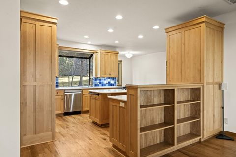 Tiny photo for 3338 NW Windwood Way, Bend, OR 97703 (MLS # 220212727)