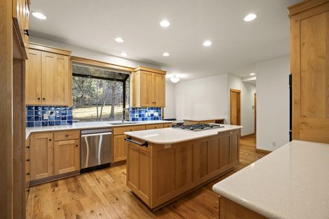 Tiny photo for 3338 NW Windwood Way, Bend, OR 97703 (MLS # 220212727)