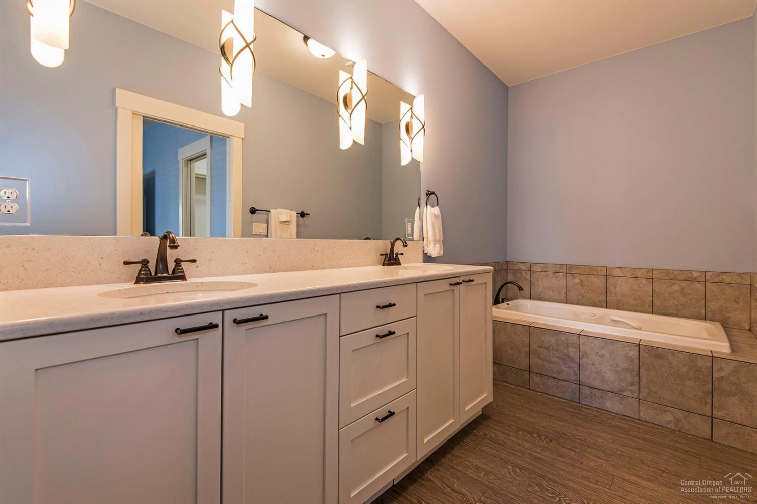 SaddleStone - Residential