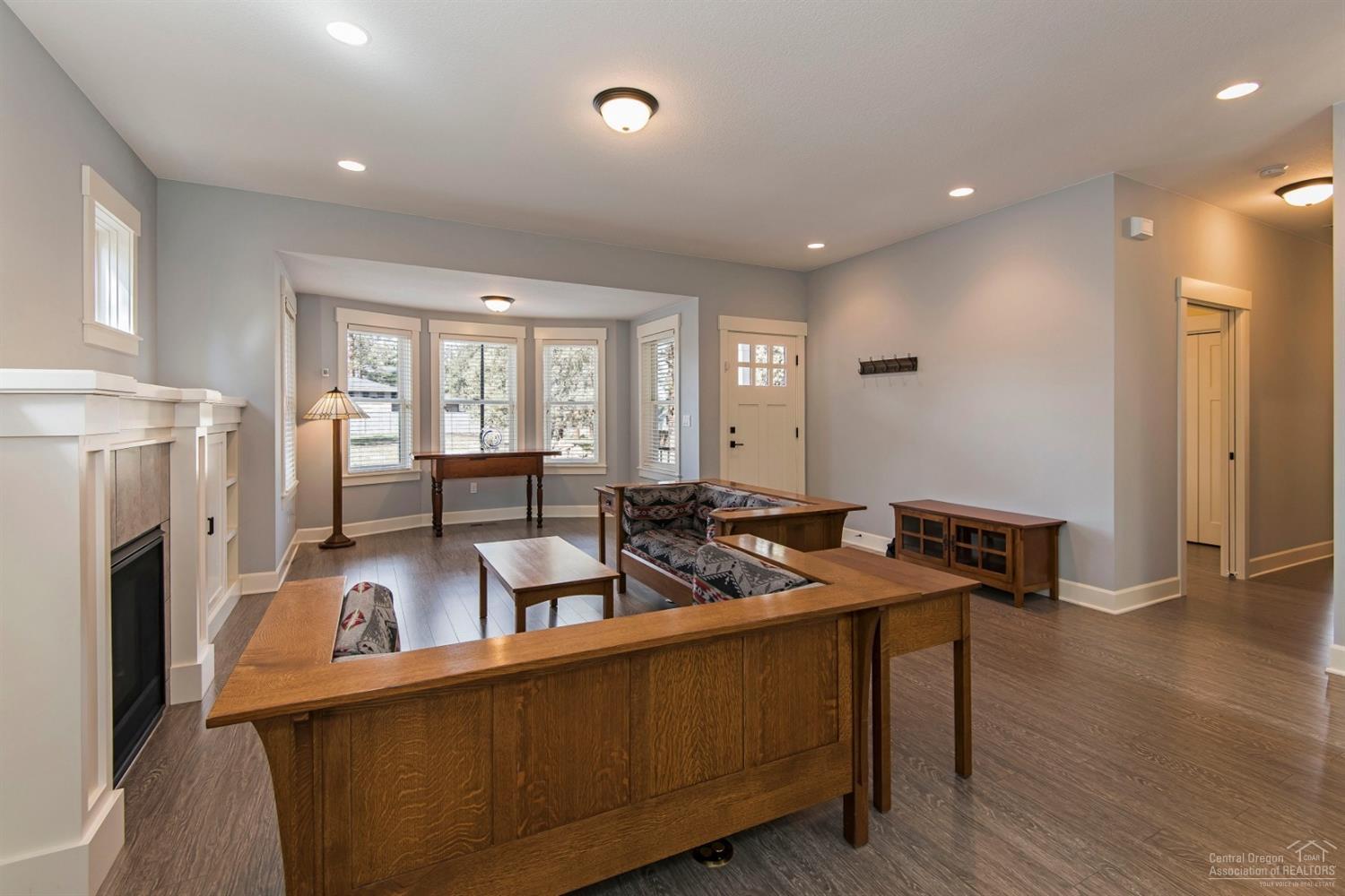 SaddleStone - Residential