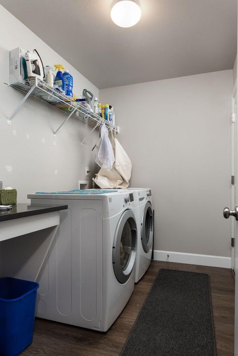 Tiny photo for 450 NE Oak Court, Redmond, OR 97756 (MLS # 220217790)