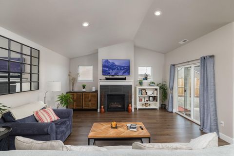 Tiny photo for 450 NE Oak Court, Redmond, OR 97756 (MLS # 220217790)