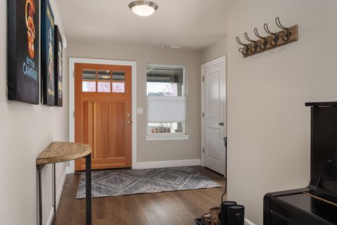 Tiny photo for 450 NE Oak Court, Redmond, OR 97756 (MLS # 220217790)