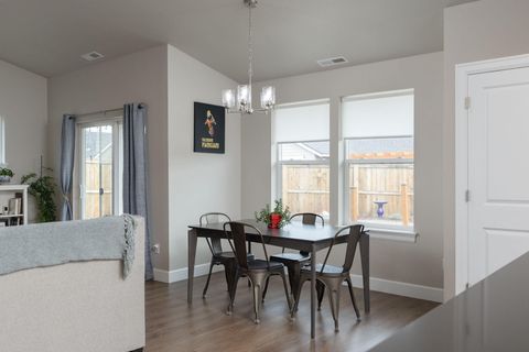 Tiny photo for 450 NE Oak Court, Redmond, OR 97756 (MLS # 220217790)