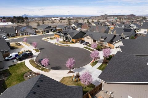 Tiny photo for 450 NE Oak Court, Redmond, OR 97756 (MLS # 220217790)