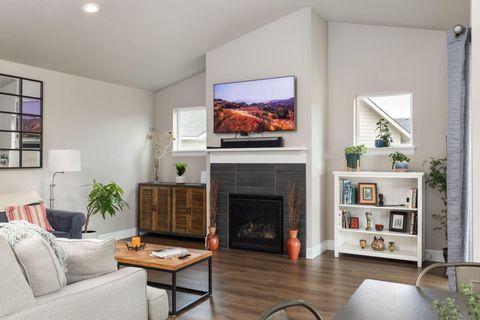 Tiny photo for 450 NE Oak Court, Redmond, OR 97756 (MLS # 220217790)