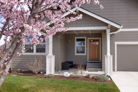 Tiny photo for 450 NE Oak Court, Redmond, OR 97756 (MLS # 220217790)