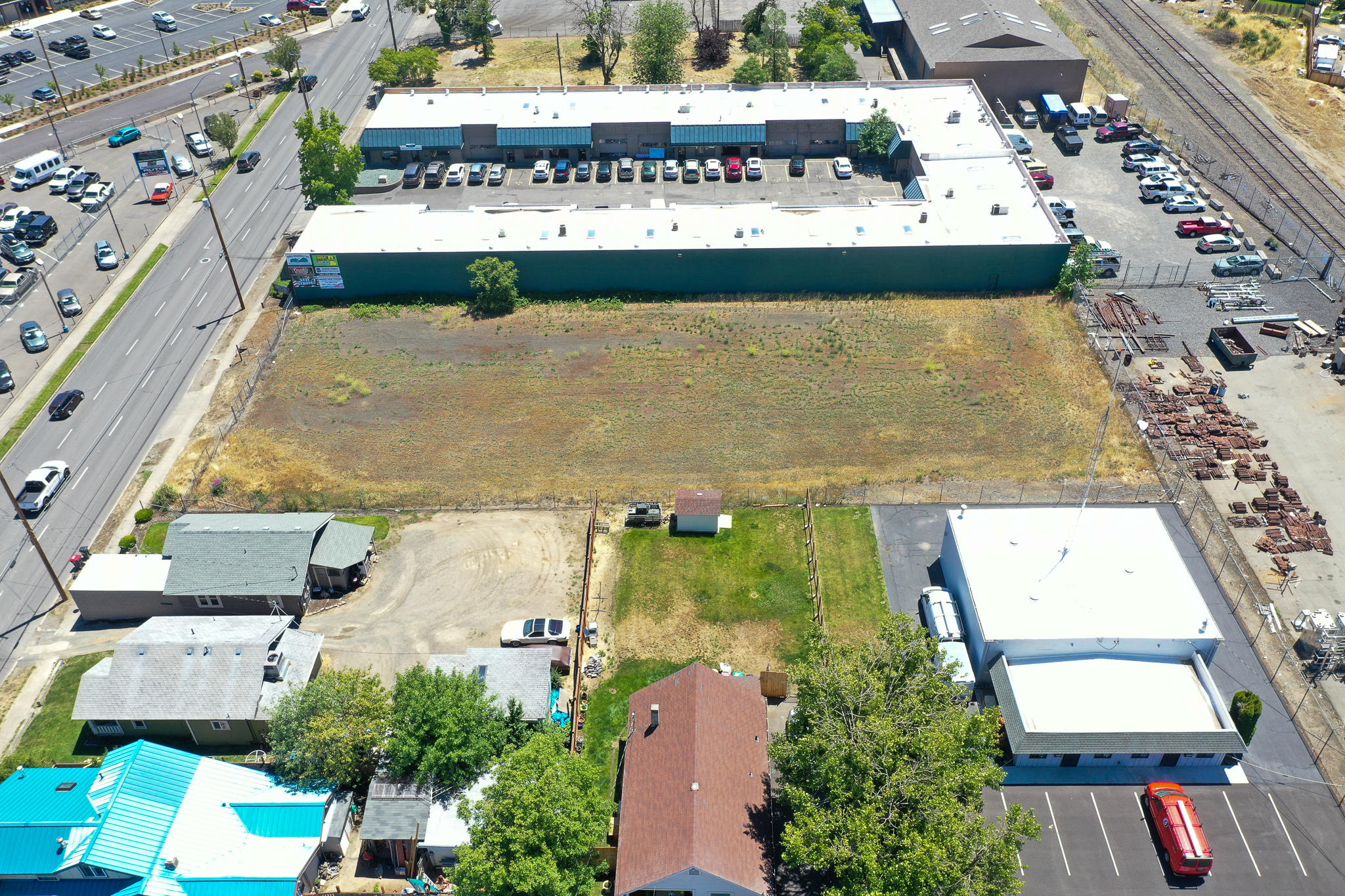 Main image without alt text