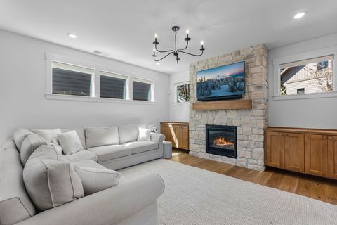 Tiny photo for 19201 NW Mt Shasta Drive, Bend, OR 97703 (MLS # 220219743)