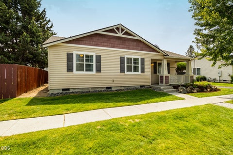 Tiny photo for 61049 Larkspur Loop, Bend, OR 97702 (MLS # 220227216)
