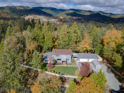 Photo of 240 Pruden Hill Lane, Canyonville, OR 97417 (MLS # 220211419)