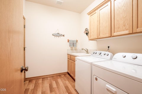 Tiny photo for 55620 Wagon Master Way, Bend, OR 97707 (MLS # 220223345)