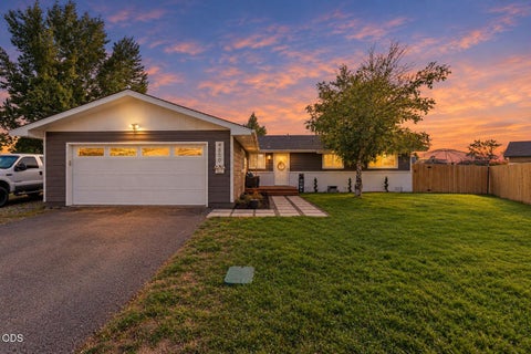 Photo of 4850 Larry Place, Klamath Falls, OR 97603 (MLS # 220228881)