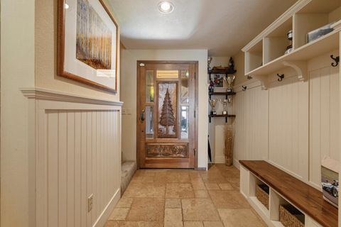 Tiny photo for 421 Sunset Beach Road, Klamath Falls, OR 97601 (MLS # 220217788)