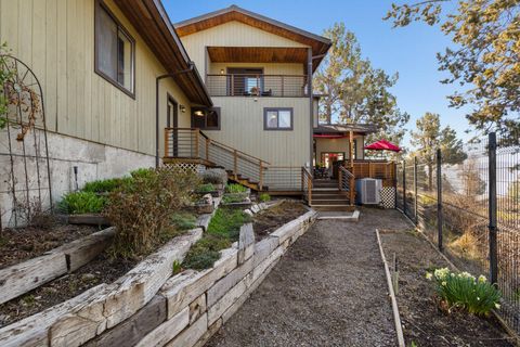 Tiny photo for 421 Sunset Beach Road, Klamath Falls, OR 97601 (MLS # 220217788)
