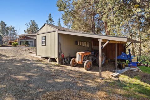 Tiny photo for 421 Sunset Beach Road, Klamath Falls, OR 97601 (MLS # 220217788)