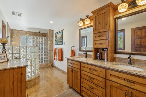 Tiny photo for 421 Sunset Beach Road, Klamath Falls, OR 97601 (MLS # 220217788)