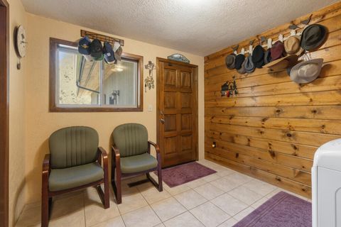 Tiny photo for 421 Sunset Beach Road, Klamath Falls, OR 97601 (MLS # 220217788)