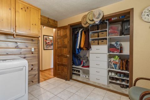 Tiny photo for 421 Sunset Beach Road, Klamath Falls, OR 97601 (MLS # 220217788)