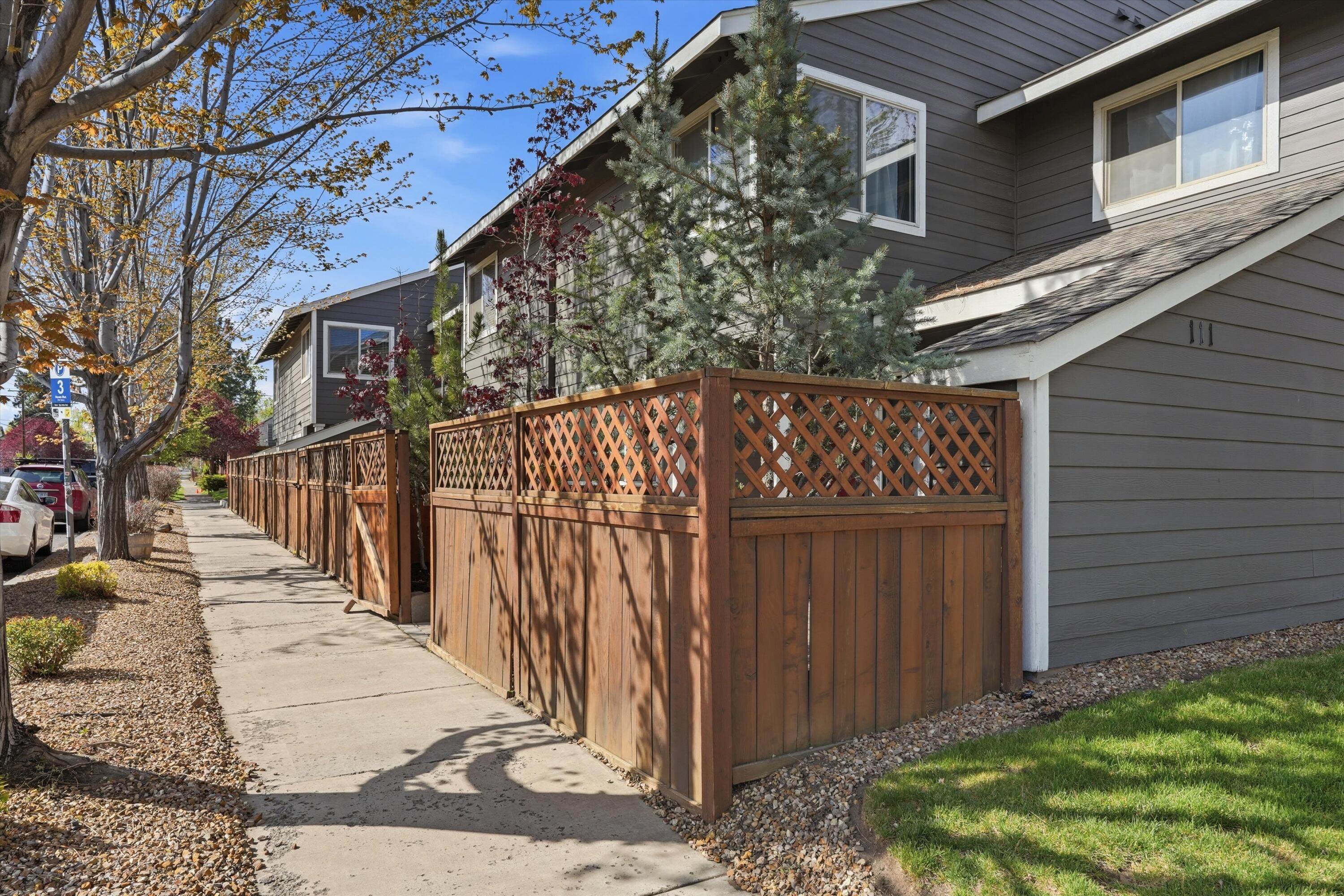 111 NW Hawthorne Avenue APT 2