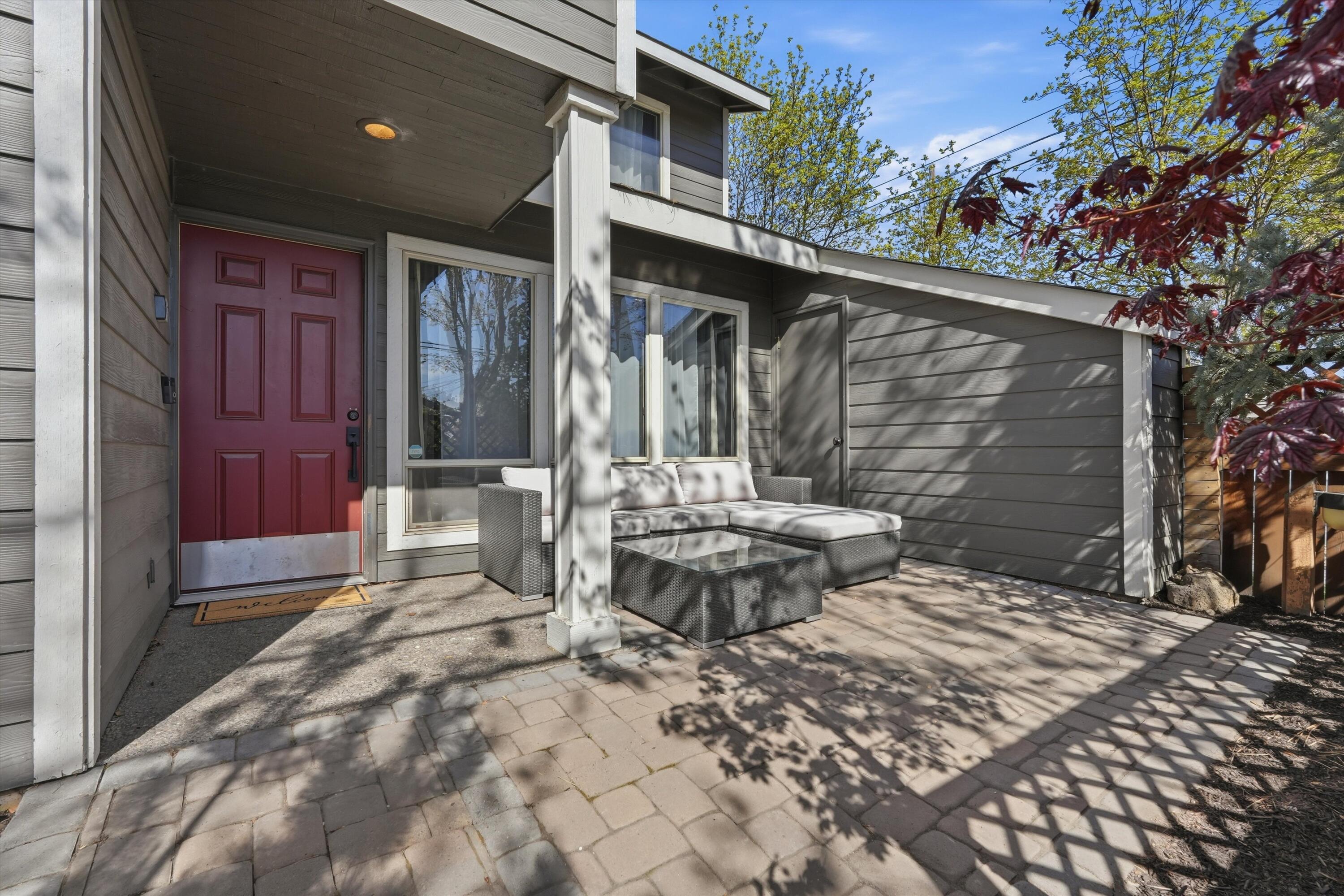 111 NW Hawthorne Avenue APT 2